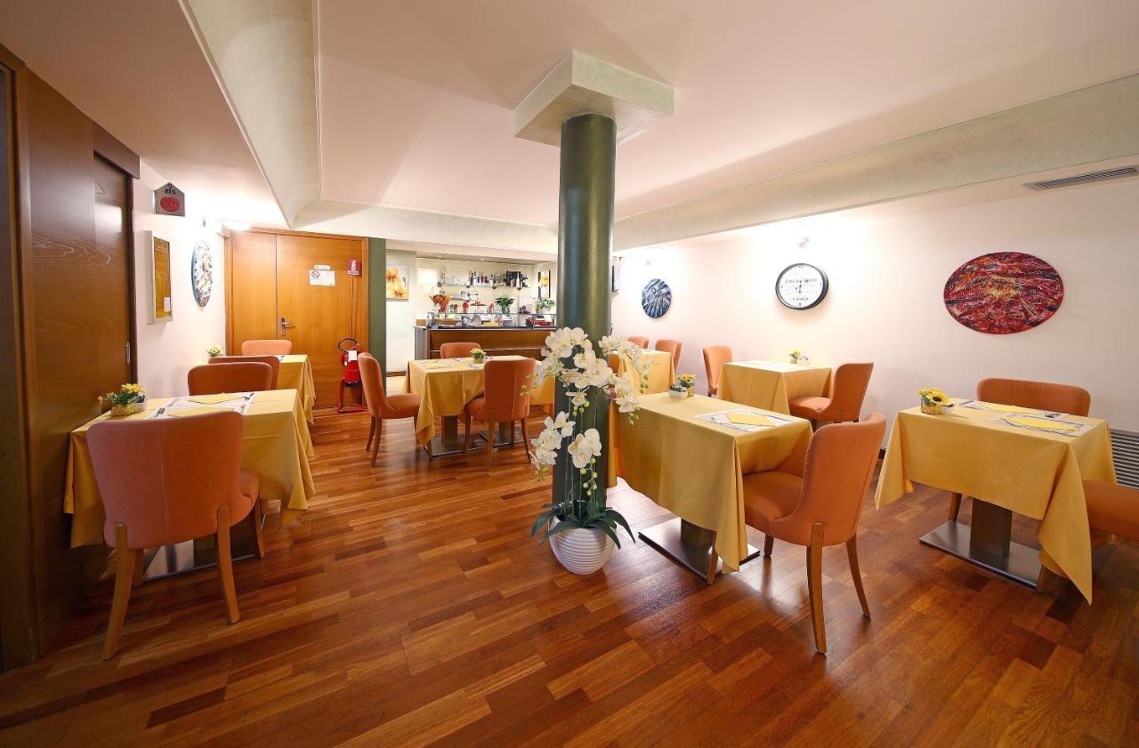 Hr Hotel Monfalcone Eksteriør bilde