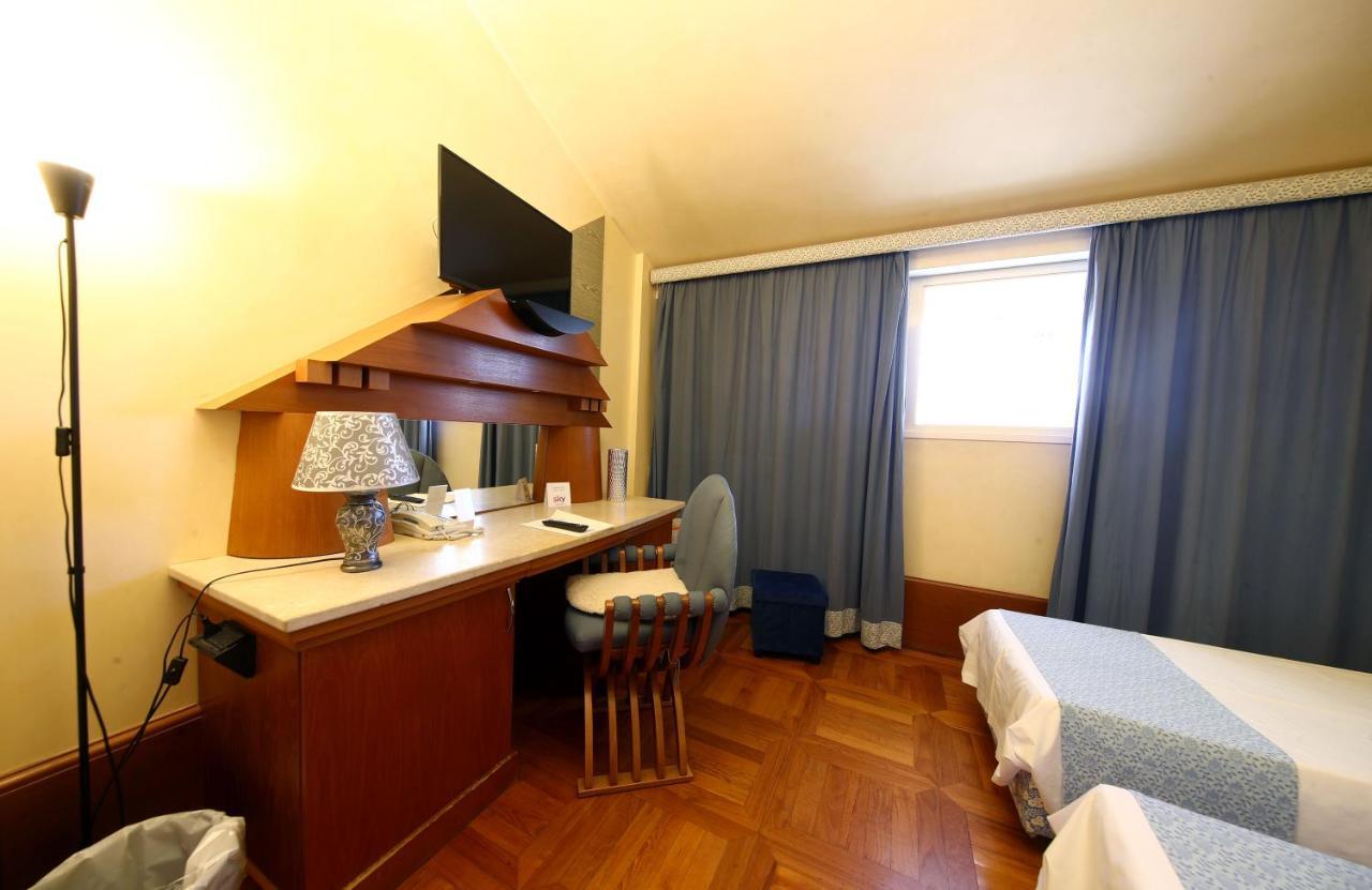 Hr Hotel Monfalcone Eksteriør bilde