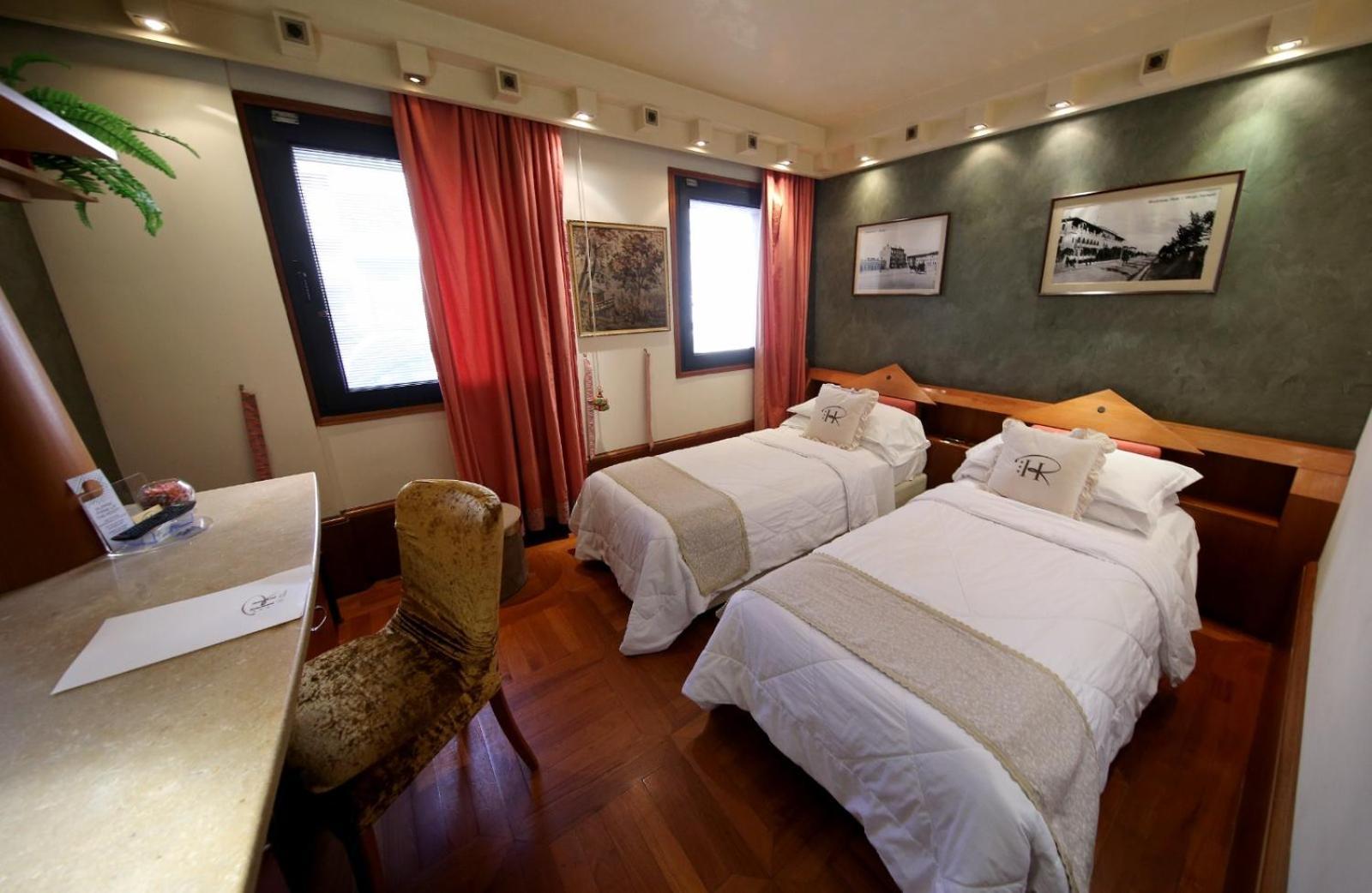 Hr Hotel Monfalcone Eksteriør bilde