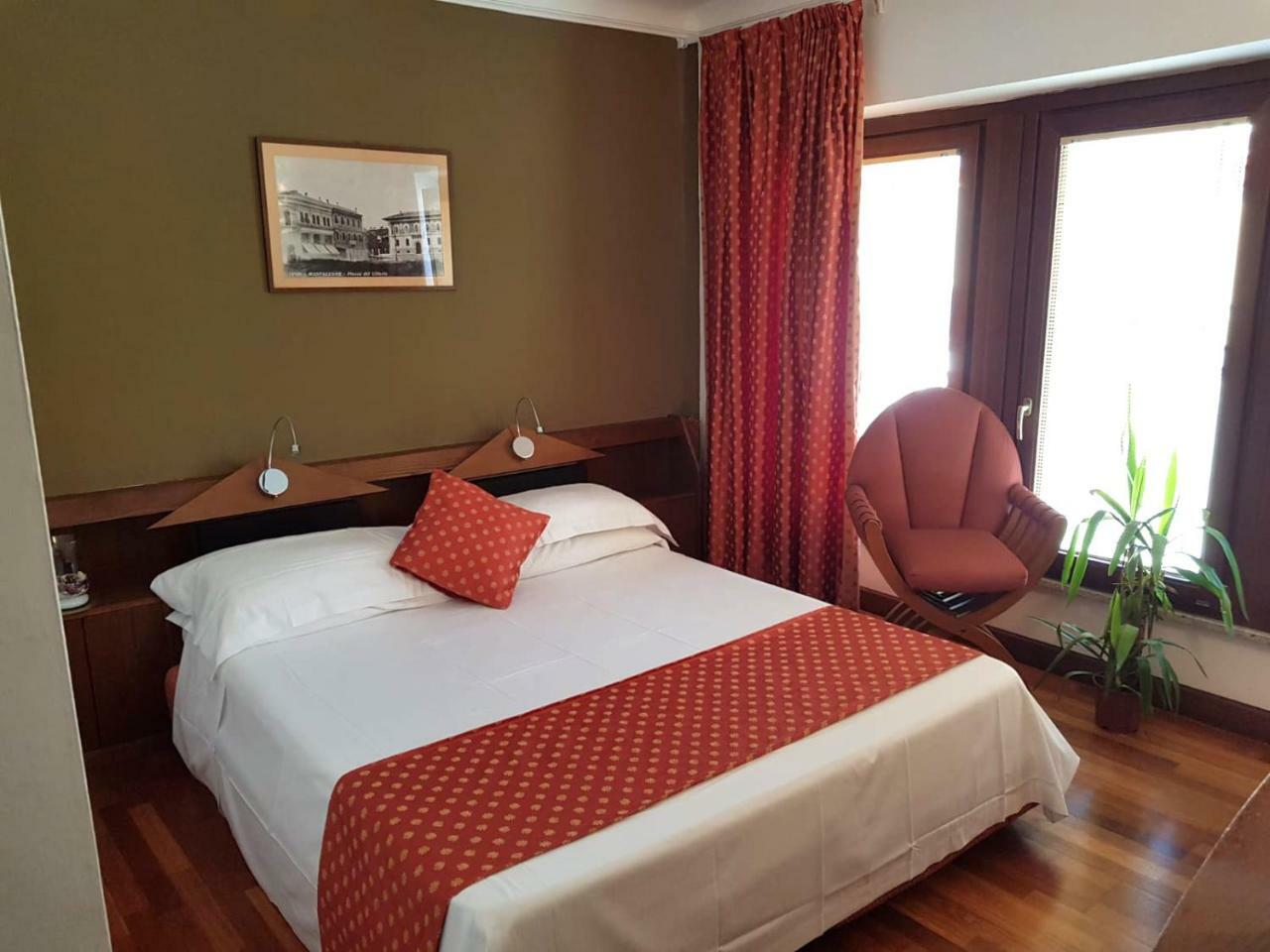 Hr Hotel Monfalcone Eksteriør bilde